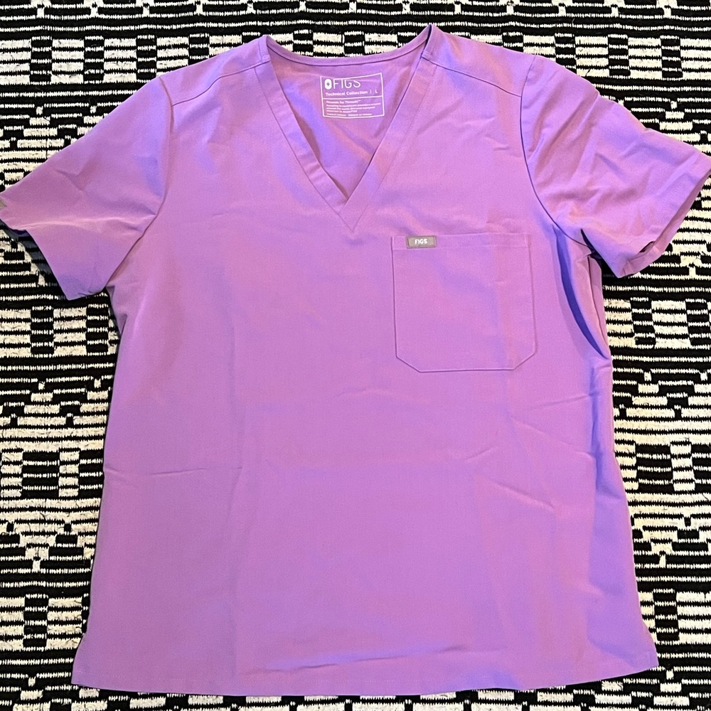 Figs Catalina One Pocket Scrub Top, size Large